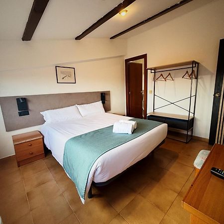 Hostal Legaz Funes Zewnętrze zdjęcie