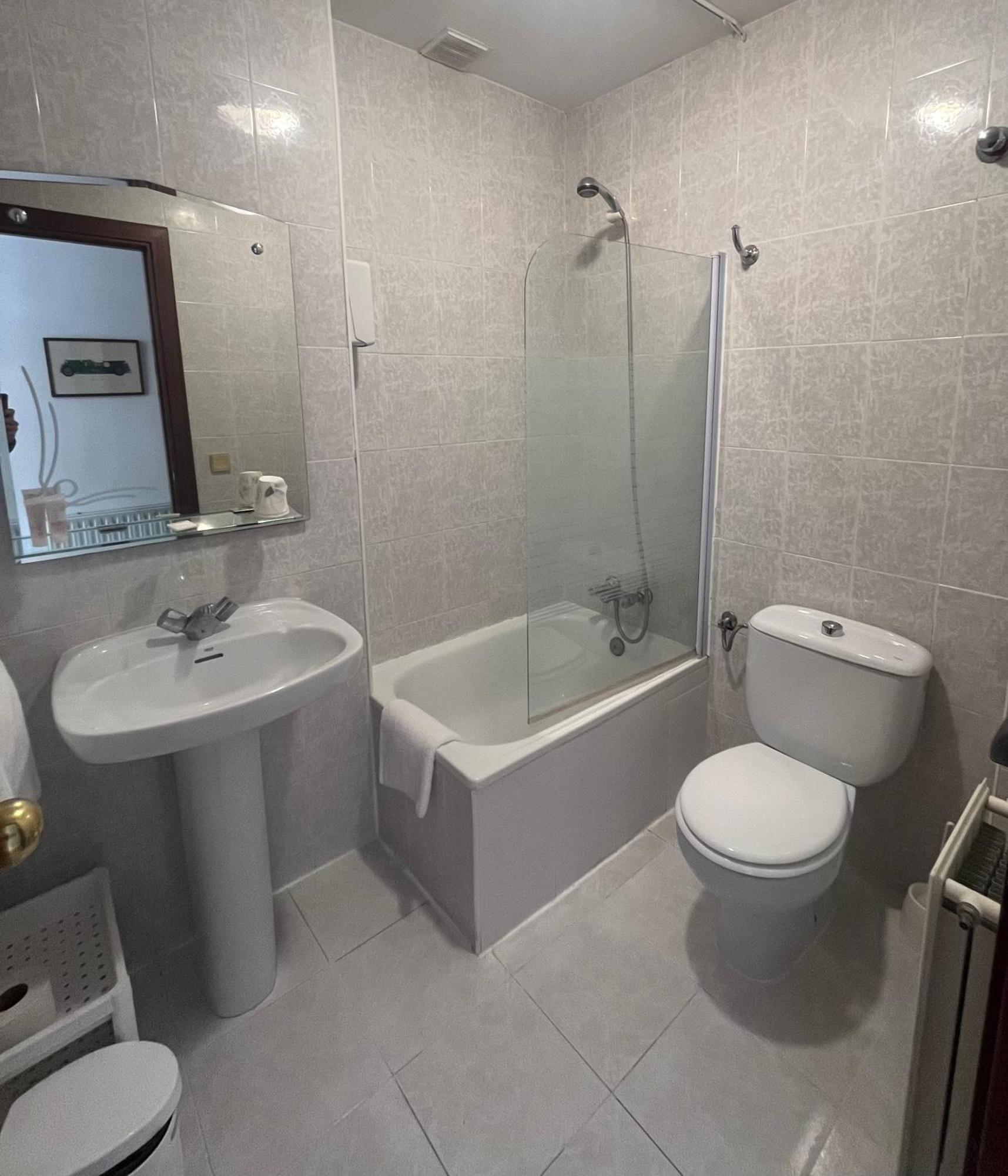 Hostal Legaz Funes Zewnętrze zdjęcie