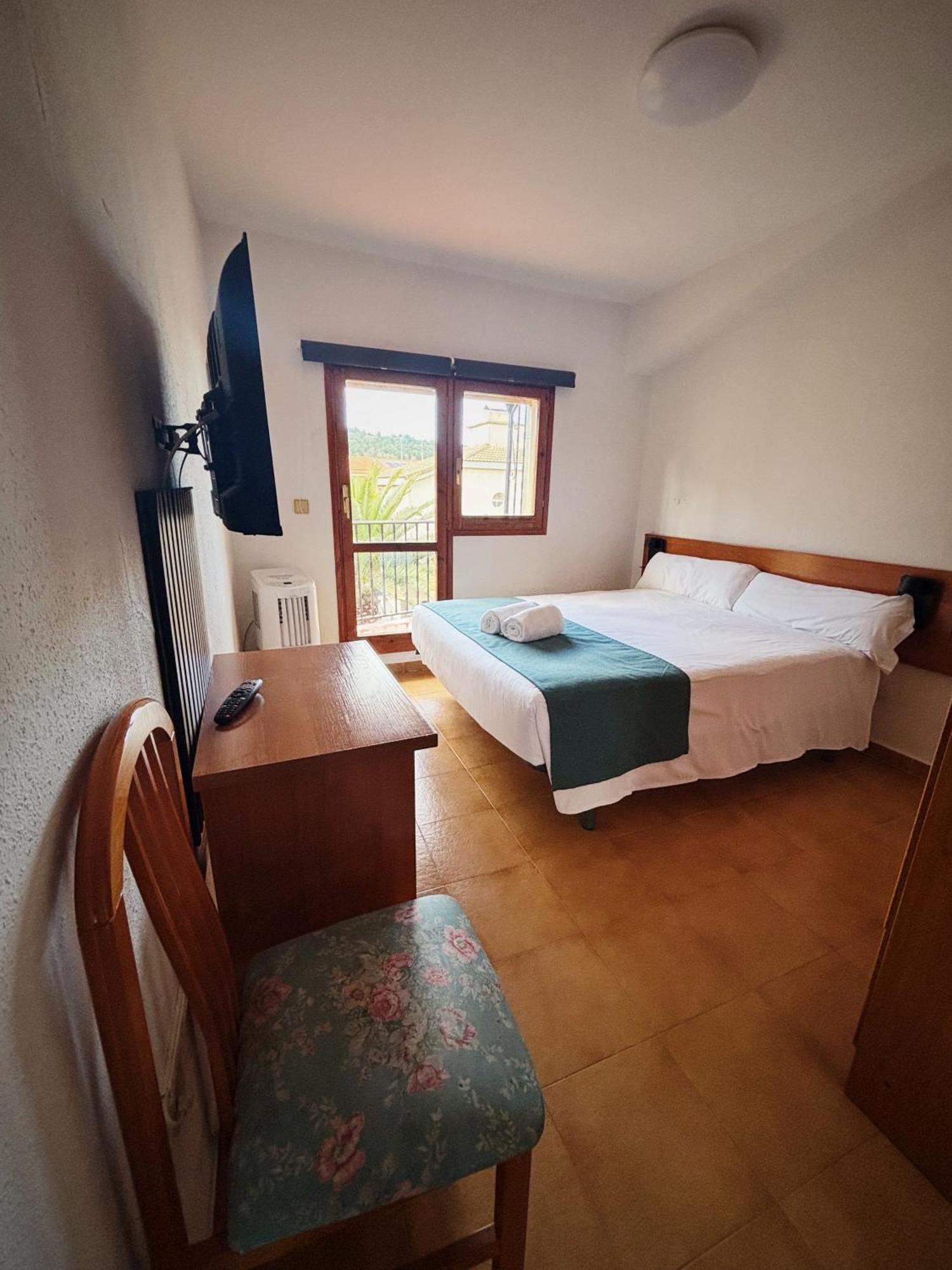 Hostal Legaz Funes Zewnętrze zdjęcie
