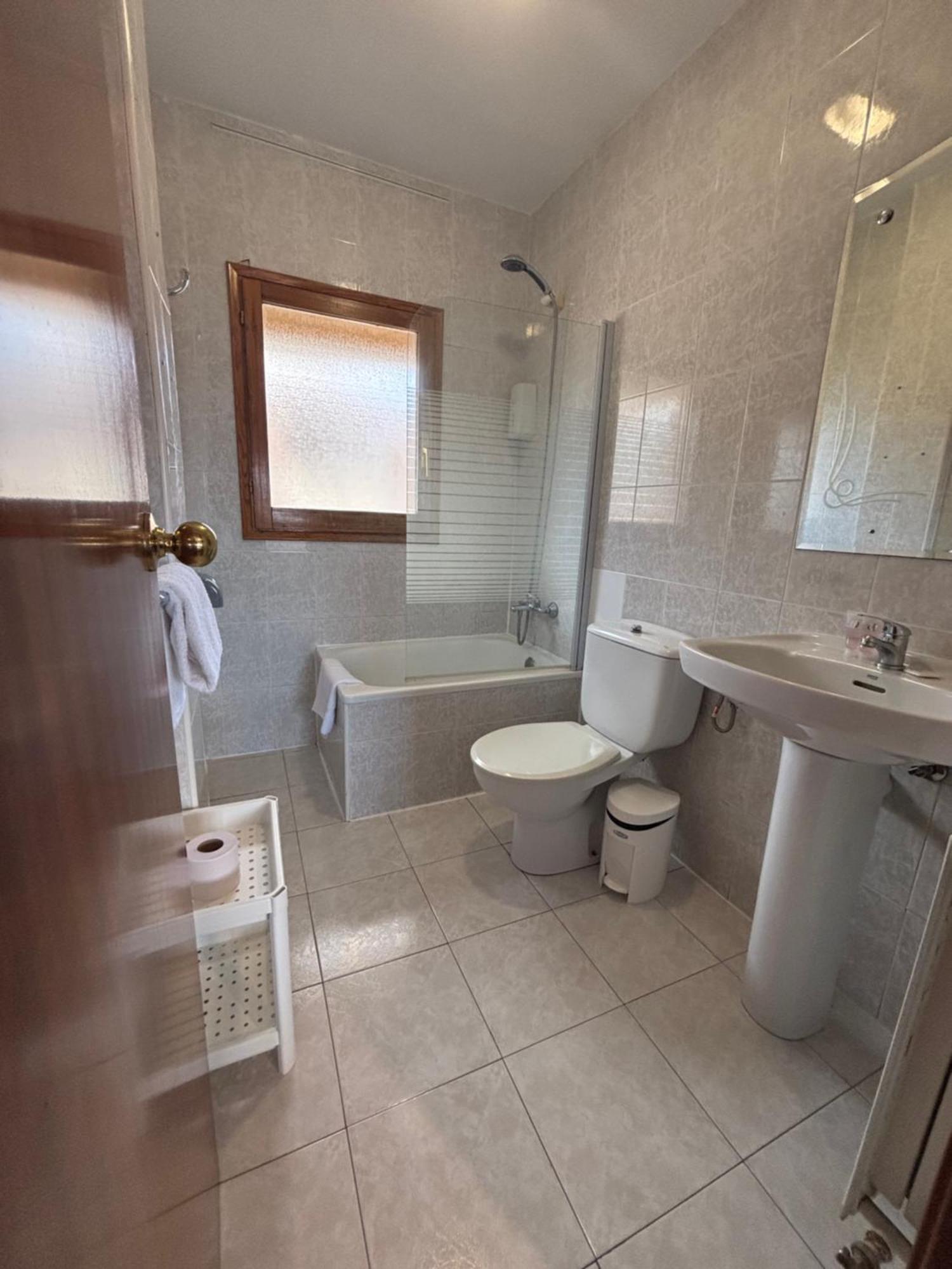 Hostal Legaz Funes Zewnętrze zdjęcie