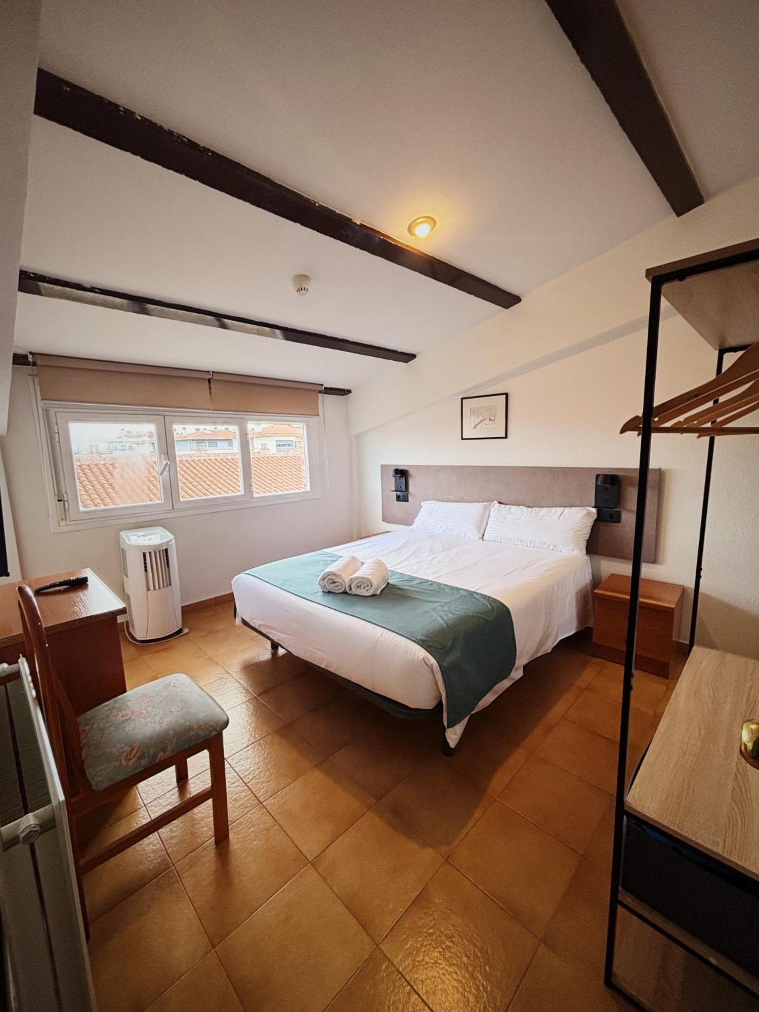 Hostal Legaz Funes Zewnętrze zdjęcie