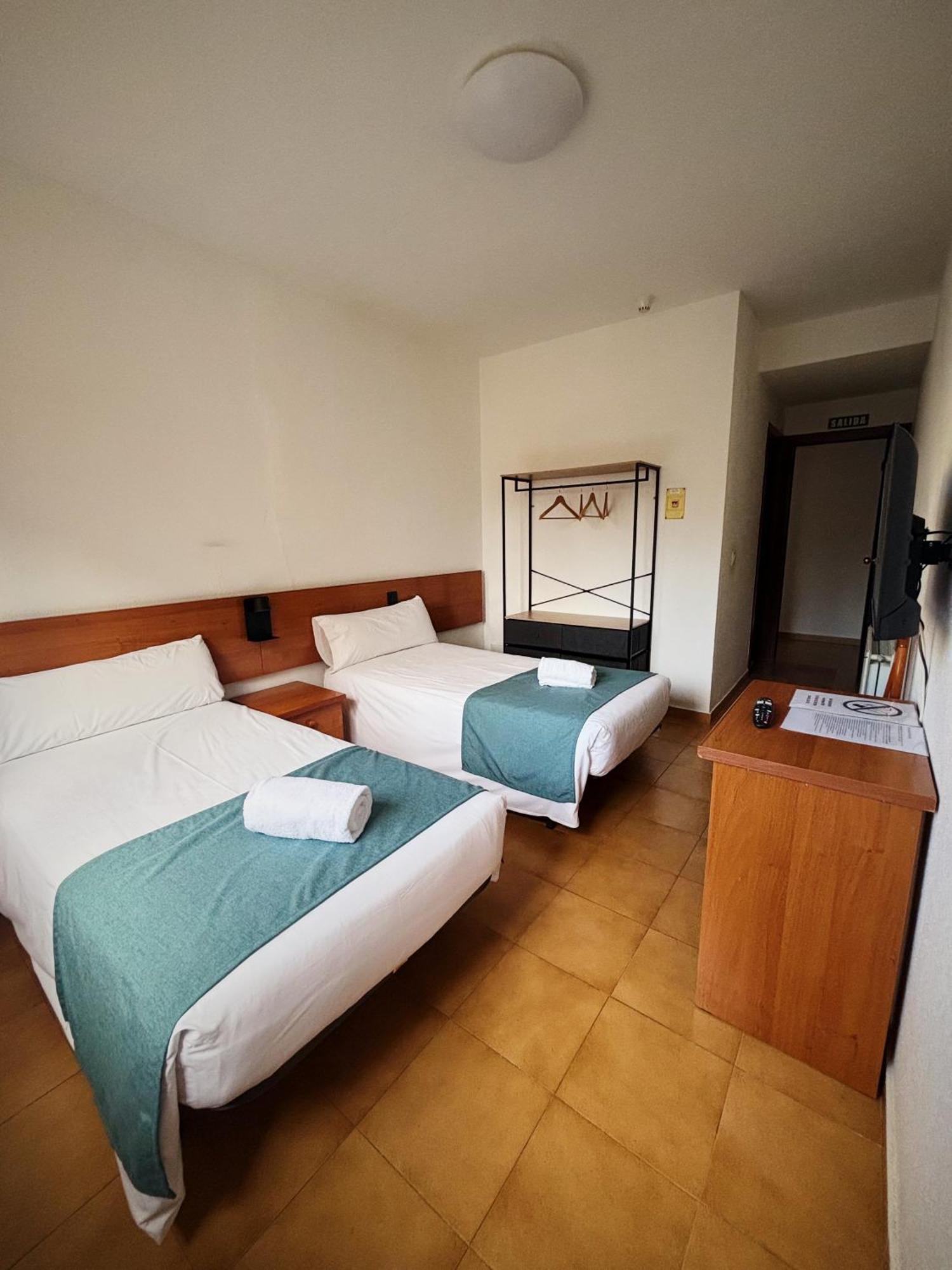Hostal Legaz Funes Zewnętrze zdjęcie